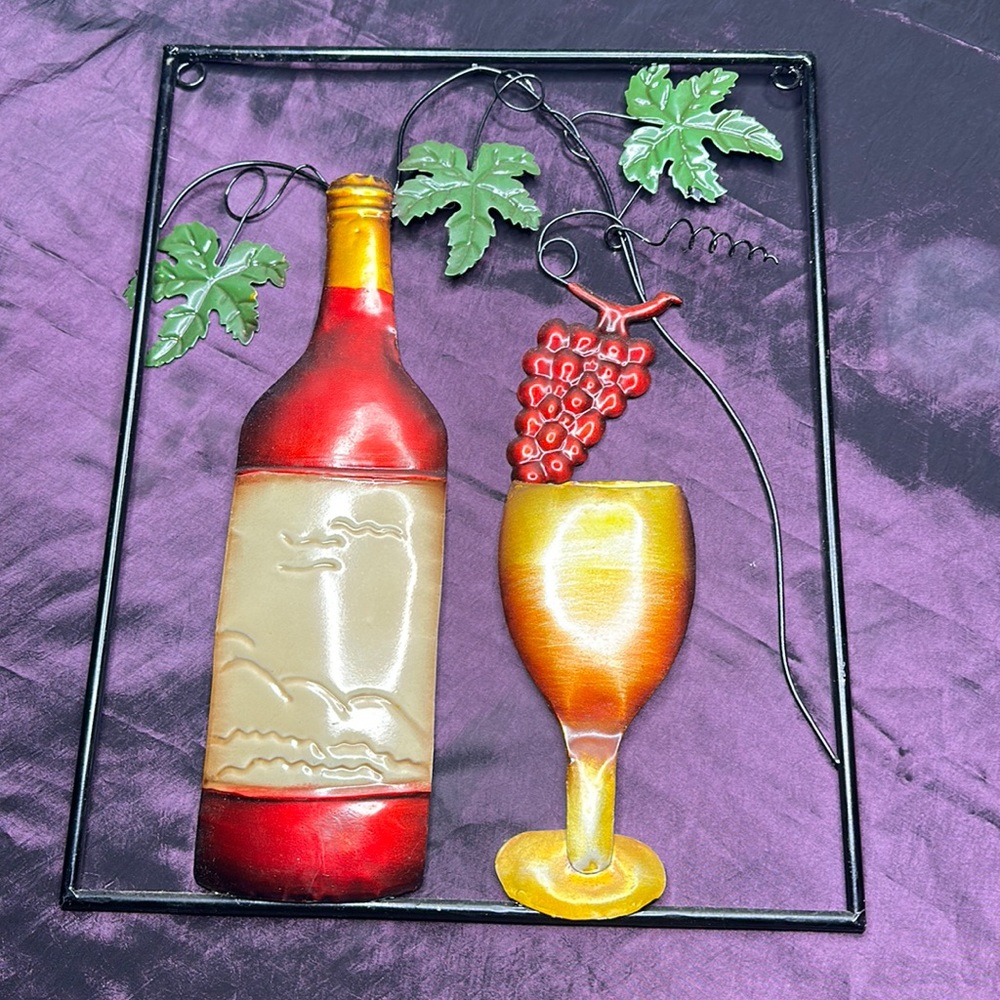 Bottle of Red Bottle of white Metal hanging wine decorative wall art 17.5” x 14” - Picture 2 of 3